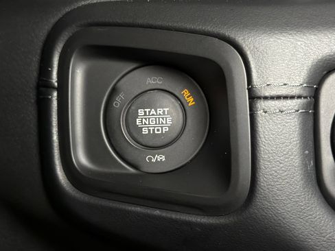 Used 2024 Jeep Wrangler Unlimited Sahara AWD/4WD image 32