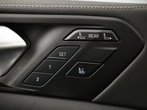 Used 2023 BMW X7 xDrive40i image 17