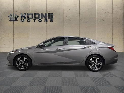 Used 2023 Hyundai Elantra SEL w/ Convenience Package FWD image 4