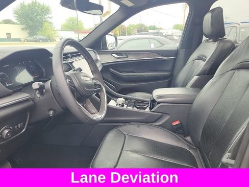 Used 2023 Jeep Grand Cherokee Overland AWD/4WD image 7