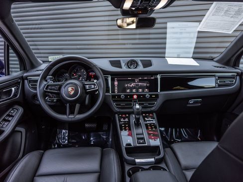 Certified 2026 Porsche Macan AWD/4WD image 11