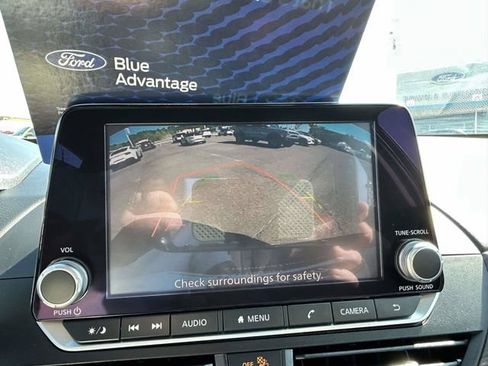 Used 2025 Nissan Altima 2.5 SV FWD image 15