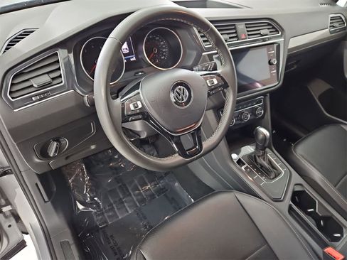 Used 2021 Volkswagen Tiguan SE image 2