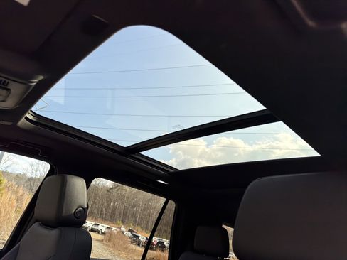 Used 2023 Chevrolet Tahoe Z71 w/ Luxury Package image 32