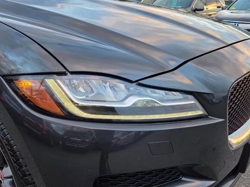 Used 2017 Jaguar F-PACE Prestige image 23