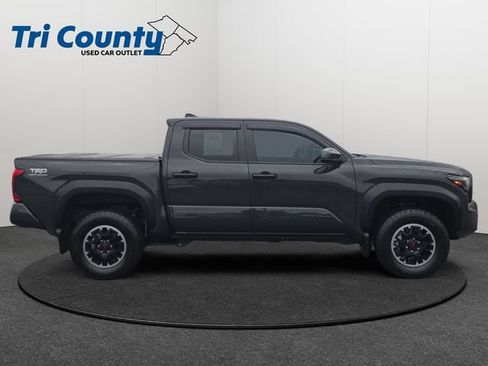 Certified 2024 Toyota Tacoma TRD Off-Road AWD/4WD image 8
