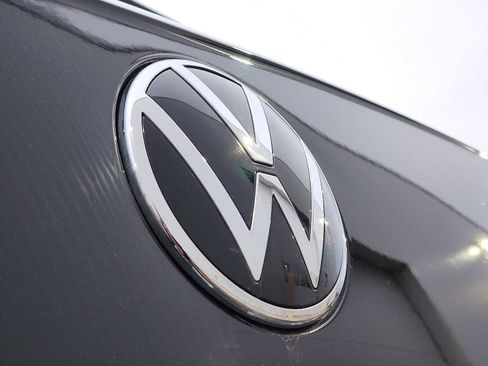 Used 2020 Volkswagen Atlas Cross Sport SE w/ Panoramic Sunroof Package image 30