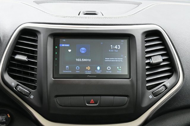 Used 2015 Jeep Cherokee Latitude w/ Comfort/Convenience Group FWD image 22