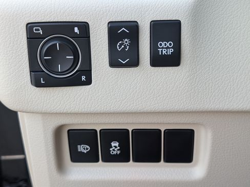 Used 2015 Lexus GX 460 w/ Premium Package AWD/4WD image 23