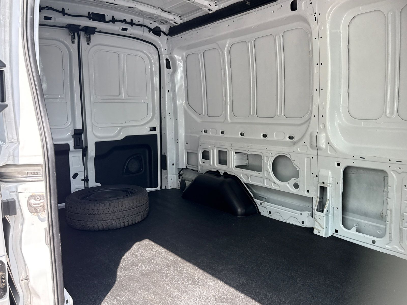 Used 2023 Ford Transit 250 Medium Roof AWD image 22