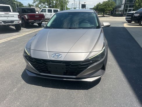 Used 2021 Hyundai Elantra SEL w/ Convenience Package FWD image 7