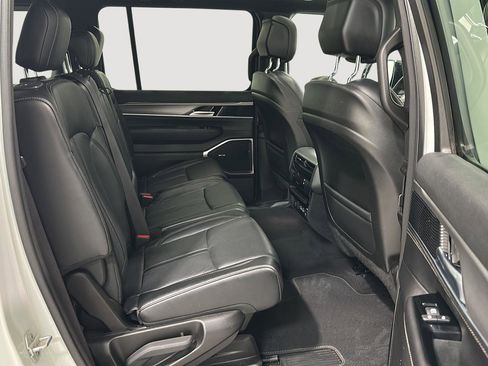 Used 2024 Jeep Wagoneer Series II image 27