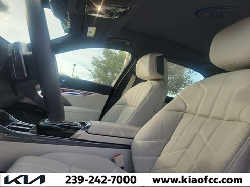 Used 2025 BMW 760i xDrive AWD/4WD image 28