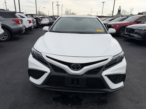 Used 2023 Toyota Camry SE w/ Cold Weather Package image 3