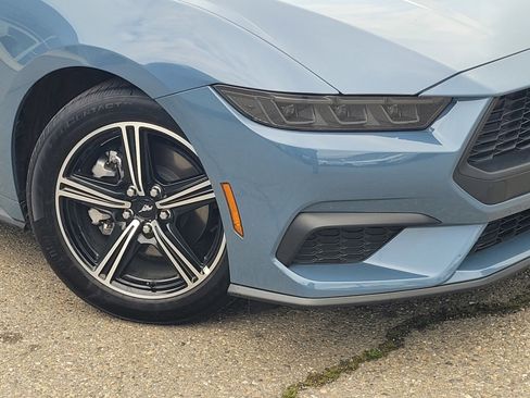 Used 2025 Ford Mustang Coupe image 9