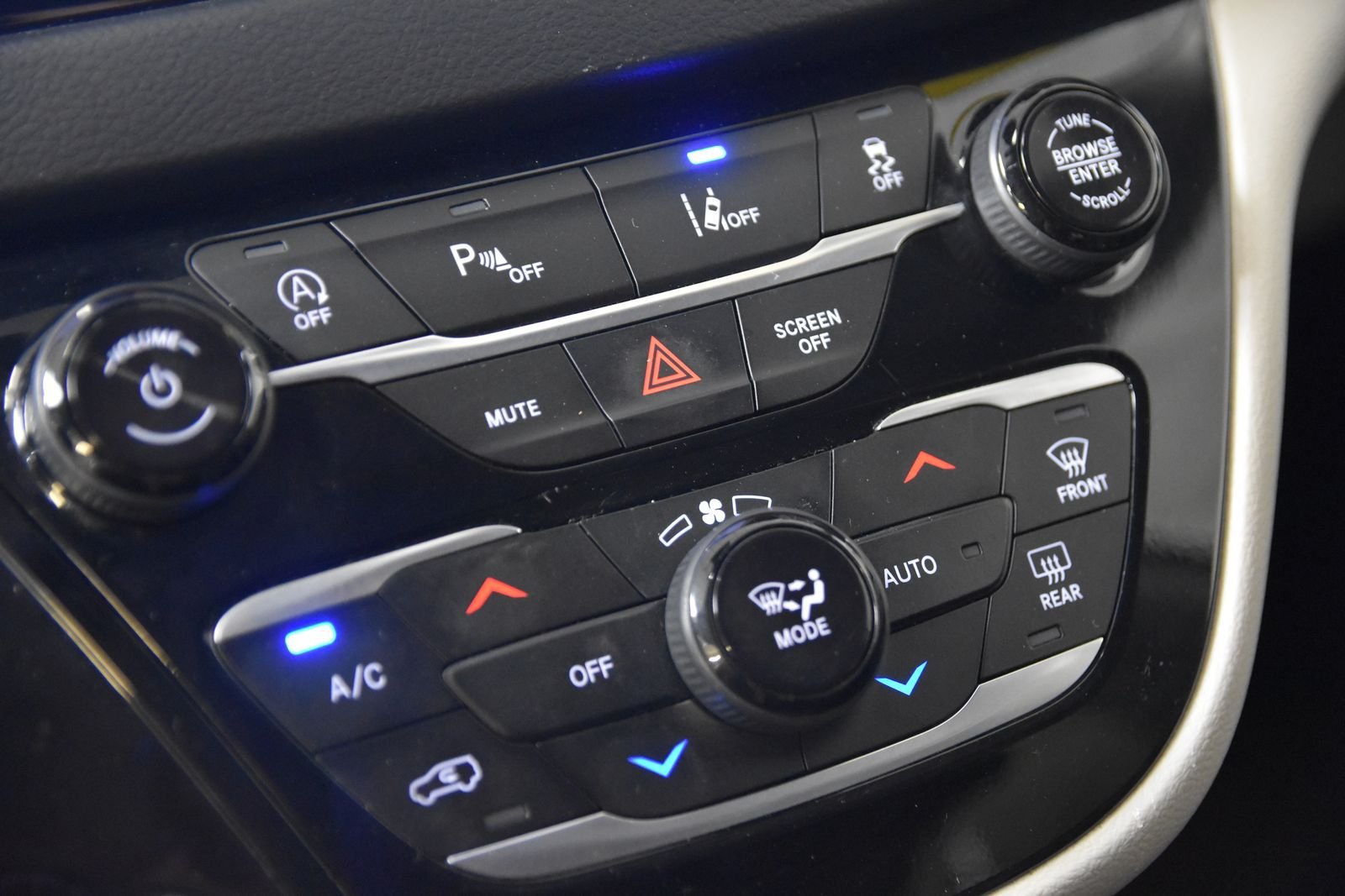 Used 2023 Chrysler Pacifica Touring-L FWD image 23
