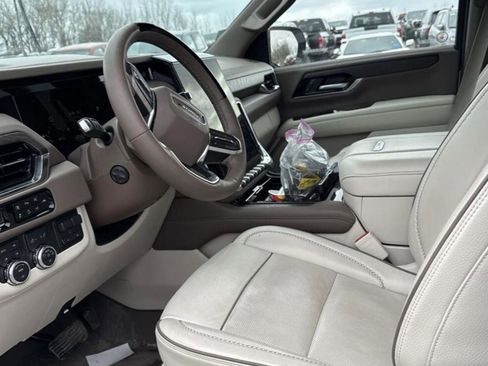 Used 2025 GMC Yukon Denali w/ Denali Reserve Package image 6