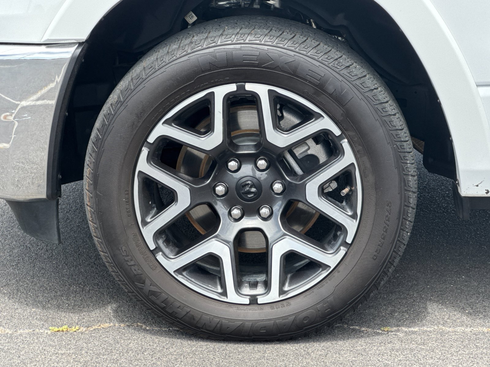 Used 2025 RAM 1500 Laramie AWD/4WD image 35