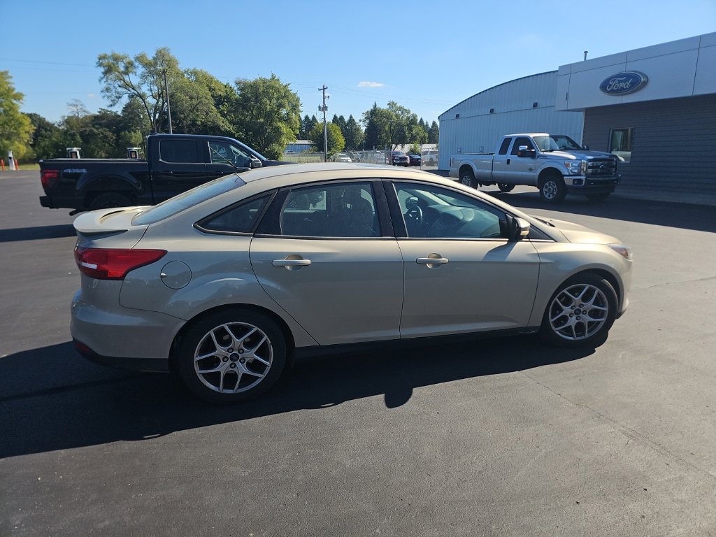 Used 2015 Ford Focus SE w/ Equipment Group 201A FWD image 5