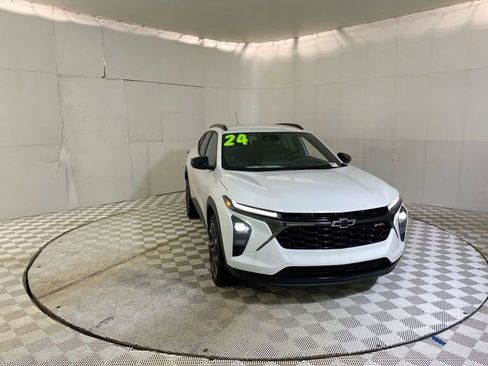 Used 2024 Chevrolet Trax RS w/ Driver Confidence Package FWD image 45