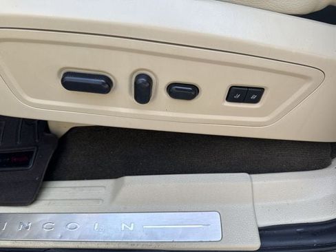 Used 2015 Lincoln Navigator 4WD w/ Equipment Group 101A Reserve image 12