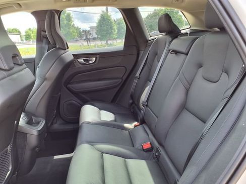 Used 2025 Volvo XC60 B5 Plus AWD/4WD image 17