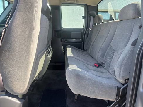 Used 2005 Chevrolet Silverado 2500 LS AWD/4WD image 20