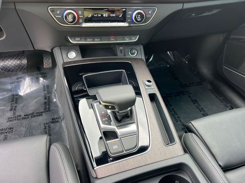 Certified 2024 Audi Q5 2.0T Premium Plus AWD/4WD image 33