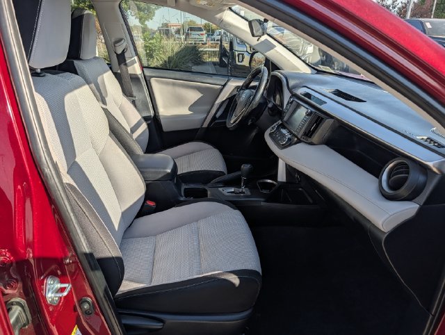 Used 2018 Toyota RAV4 XLE FWD image 33