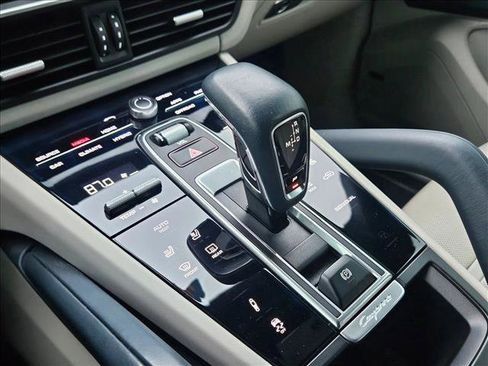 Used 2019 Porsche Cayenne E-Hybrid image 11