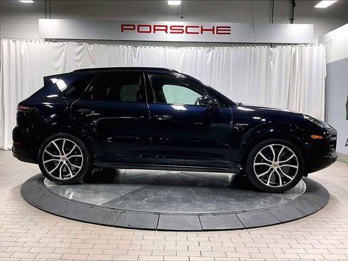 Used 2023 Porsche Cayenne Turbo S image 11
