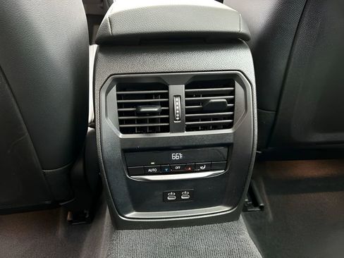 Used 2024 BMW 330i xDrive Sedan w/ Convenience Package image 33