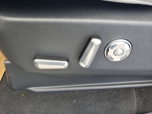 New 2025 Lincoln Navigator Reserve image 13