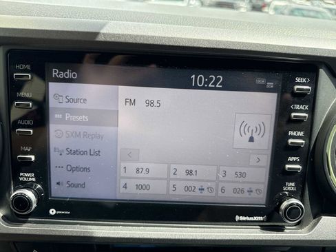 Used 2021 Toyota Tacoma TRD Off-Road w/ Technology Package AWD/4WD image 17