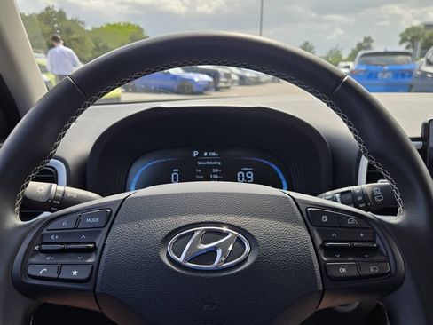 Certified 2025 Hyundai Venue Limited FWD image 22