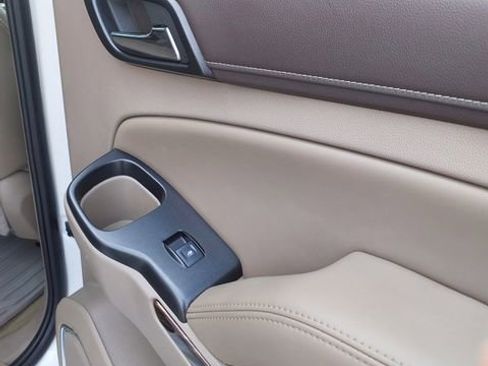 Used 2016 GMC Yukon SLT w/ Open Road Package image 22