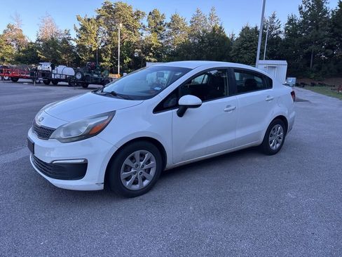 Used 2017 Kia Rio LX FWD image 3