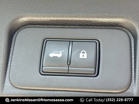 Certified 2025 Nissan Rogue SL FWD image 22