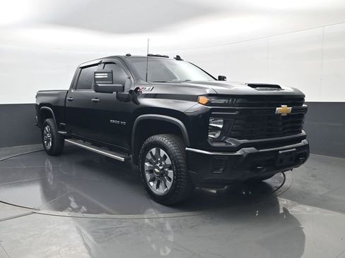 Used 2025 Chevrolet Silverado 2500 Custom w/ Custom Value Package AWD/4WD image 3