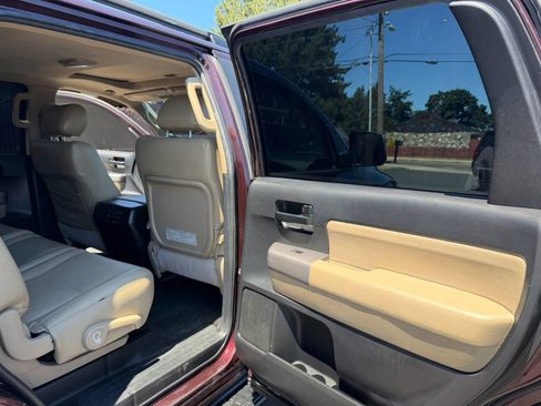 Used 2013 Toyota Sequoia SR5 AWD/4WD image 15