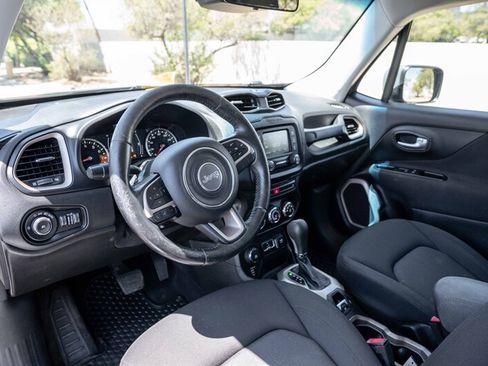 Used 2017 Jeep Renegade Latitude w/ Cold Weather Group AWD/4WD image 9