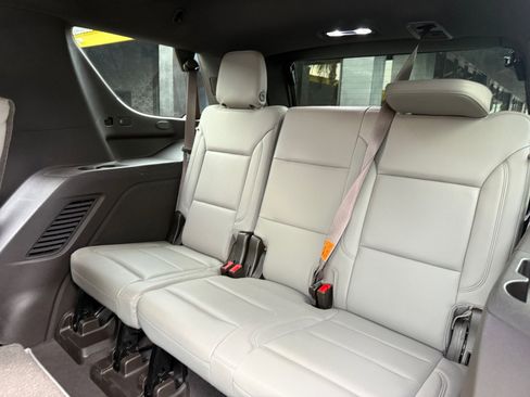 Used 2021 Chevrolet Tahoe LT w/ LT Signature Package image 17