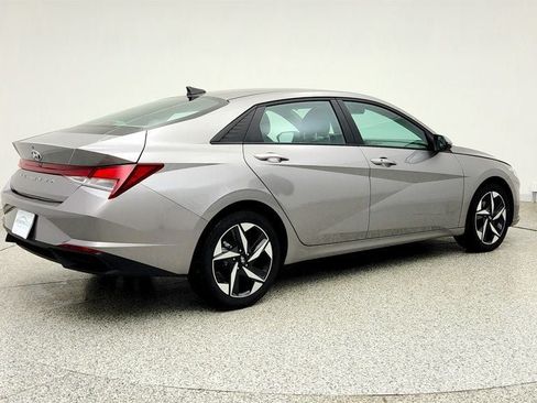 Used 2023 Hyundai Elantra SEL w/ Convenience Package FWD image 5
