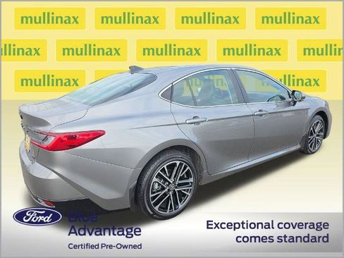Used 2025 Toyota Camry XLE w/ Premium Plus Package AWD/4WD image 3