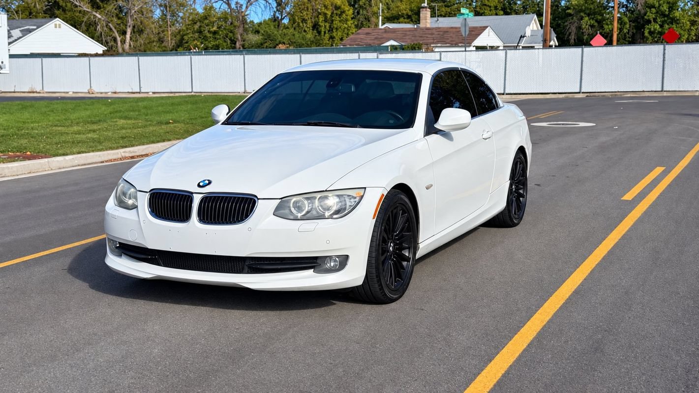 Used 2013 BMW 328i Convertible RWD image 1