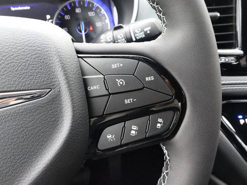 New 2026 Chrysler Pacifica Limited w/ Uconnect Theater Family Group image 38