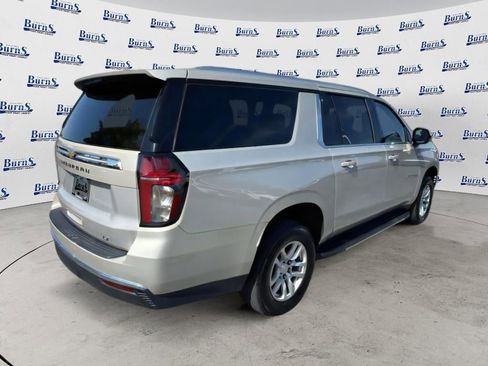 Used 2024 Chevrolet Suburban LT RWD image 7
