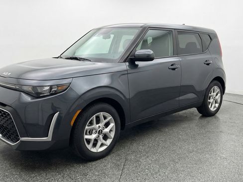 Used 2025 Kia Soul LX w/ LX Technology Package image 3