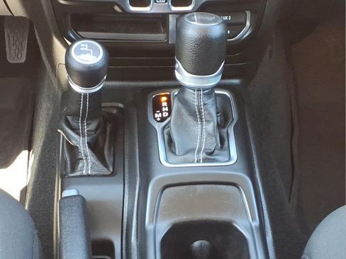 Used 2022 Jeep Wrangler Unlimited Sahara w/ Cold Weather Group AWD/4WD image 26