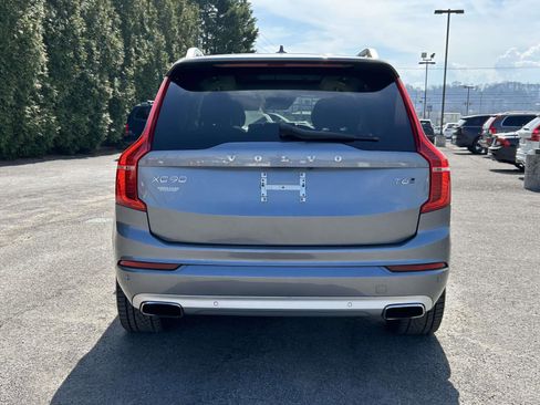 Used 2018 Volvo XC90 T6 Momentum w/ Convenience Package image 4